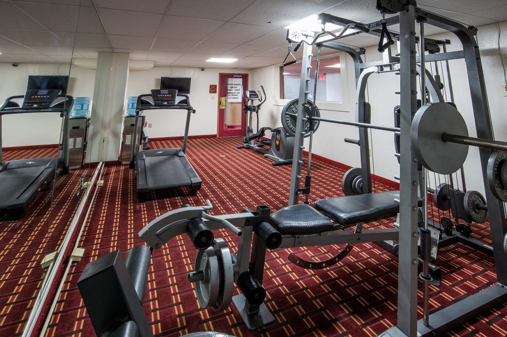 Ramada By Wyndham Medford Hotel & Conference Center Buitenkant foto